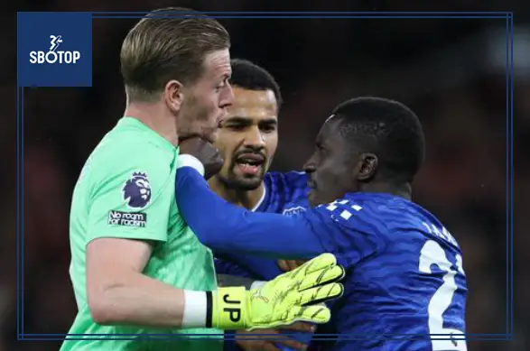 SBOTOP: အီးဒရီစာ ဂူးယီ သွားတိုက်ကြားမှုကြောင့် အနီကဒ်ရသည့် အဖြစ်အပျက်—Everton သည် Old Trafford တွင် MU ကို ဆက်တိုက်အနိုင်ရနိုင်ခဲ့