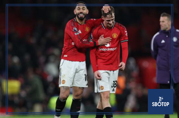 SBOTOP : Manchester United Fans Split Over Jack Fletcher’s Old Trafford Debut